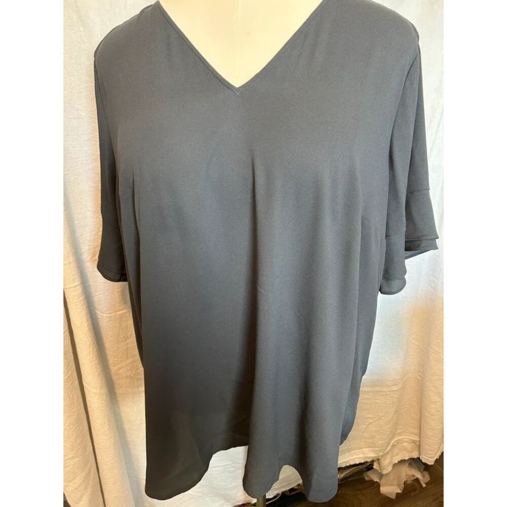 LOFT Plus Size black V-neck short sleeve blouse